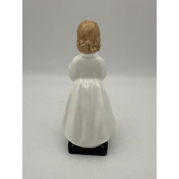 Royal Doulton Figurine “Bedtime” HN1978 – Vintage Porcelain Collectible - Picture 2 of 2